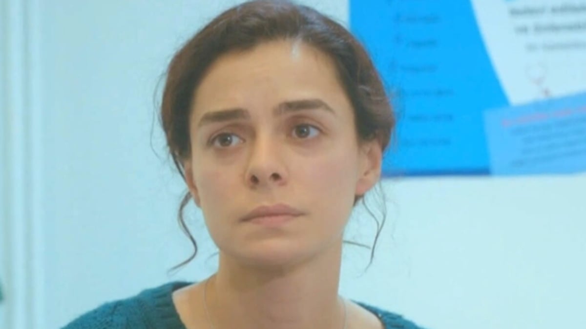 La forza di una donna, Mediaset cambia ancora la programmazione: in ...