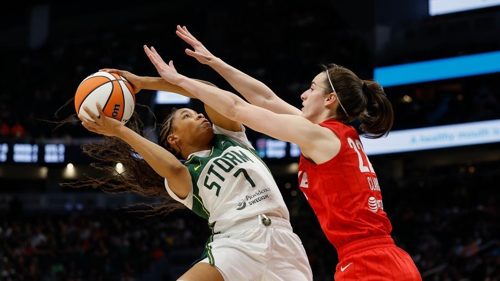 Caitlin Clark hopeful to return for Tuesday's game after missing last two  with injury