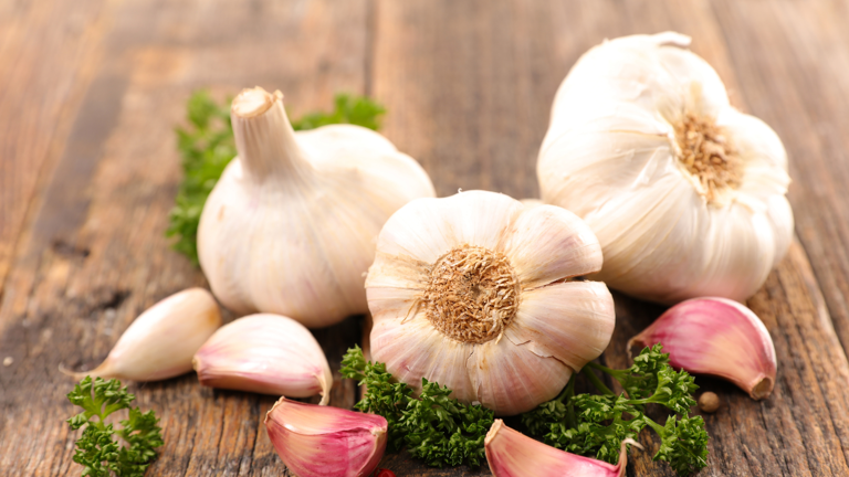 5 Ways Garlic can be used to improve cardiac health
