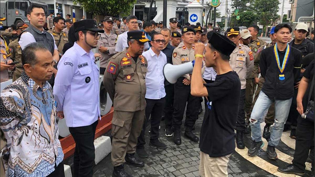 Aksi Mahasiswa PMII Ciamis di Kantor KCD Pendidikan Wilayah XIII