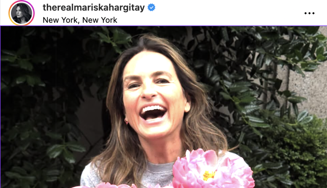 Fans stunned over Peter Hermann surprising Mariska Hargitay with mom's