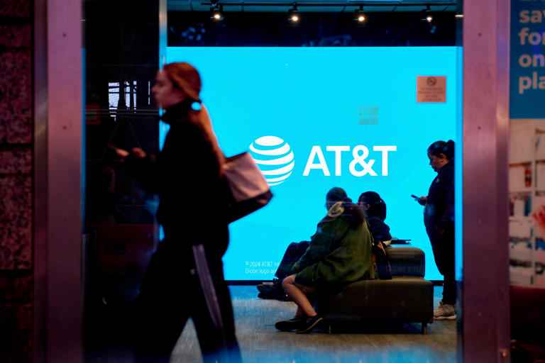 Trump Blasts AT&T for Poor Network Performance During Call