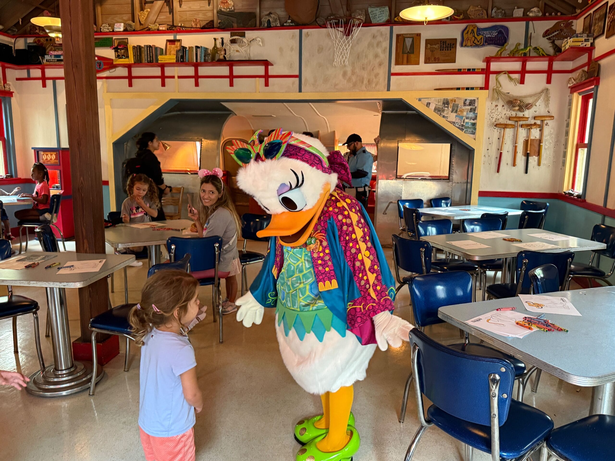 PHOTOS Daisy's Dig Meet and Greet, Crafts Open at Restaurantosaurus in