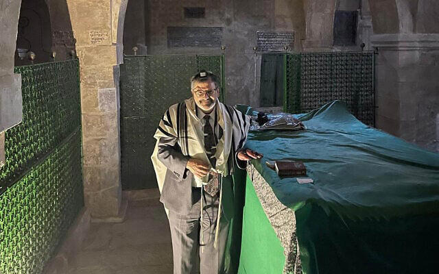 In Iraq restored tomb of biblical prophet Nahum quietly attracts Jewish pilgrimage