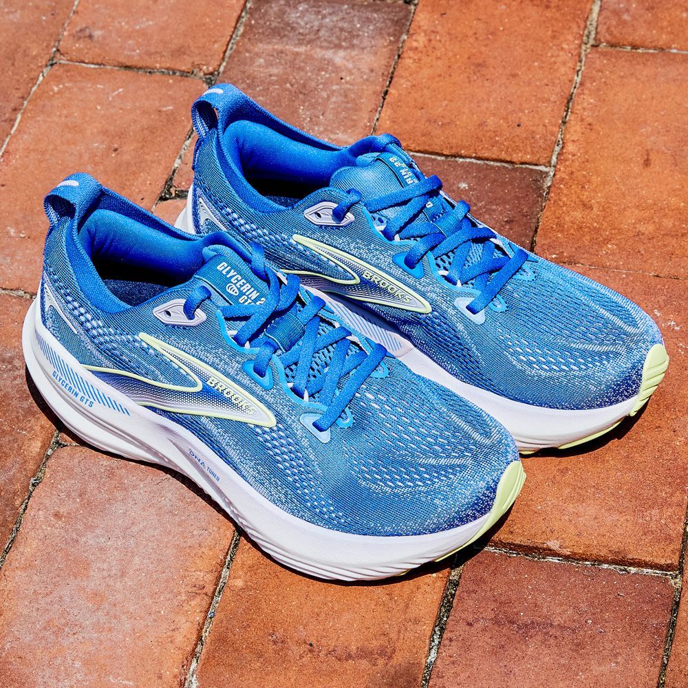 Stop Foot Cramping With These 8 Top-Rated Running Shoes for Wide Feet