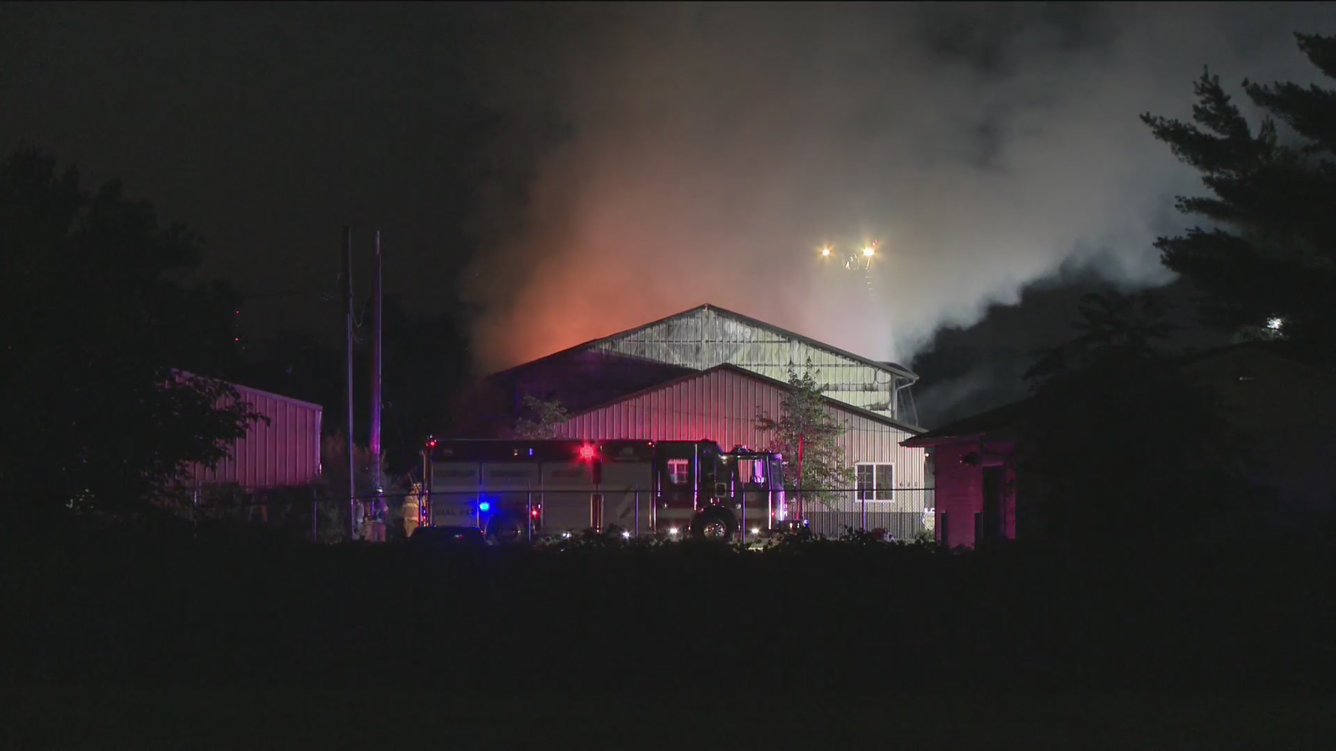 Fire ravages furniture restoration building just north of Des Moines ...
