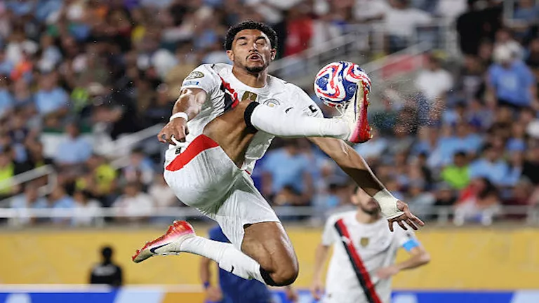 عمر مرموش لاعب مانشستر سيتي من مباراة الهلال