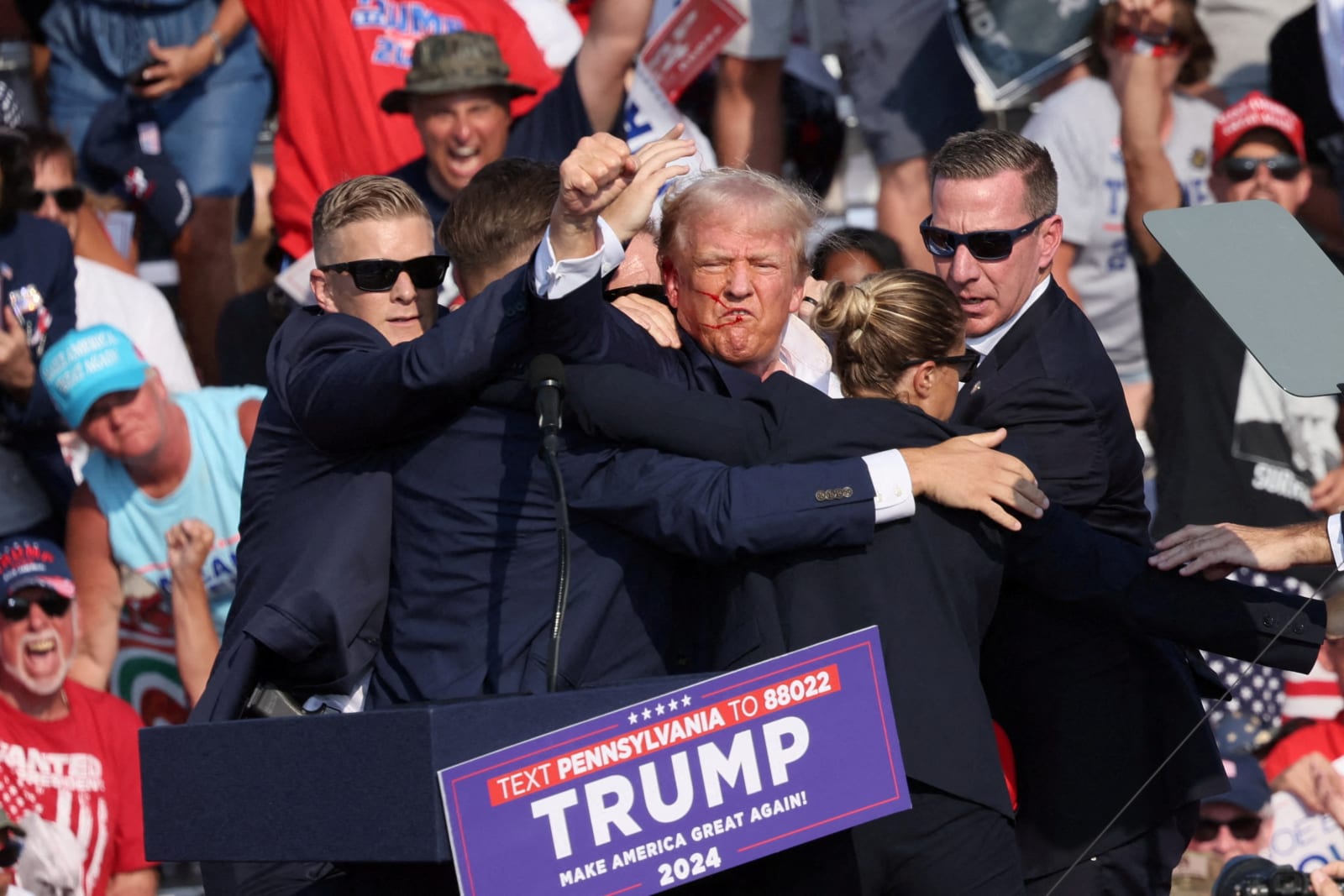 'It’s like an IQ test' New book reveals Trump's bizarre demand after(02)