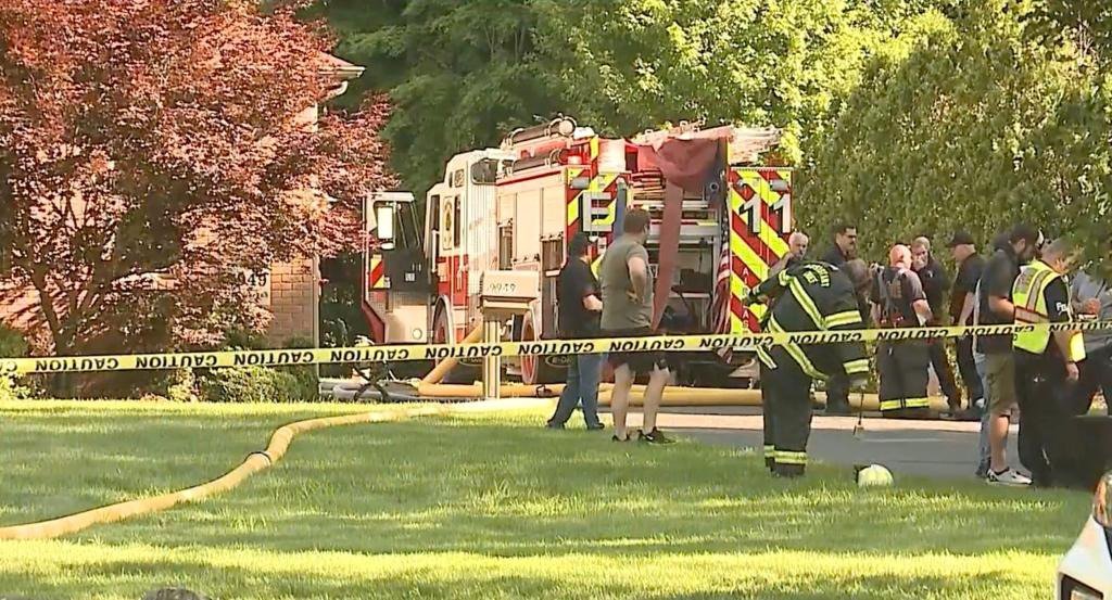 Six people dead after a plane crashes shortly after takeoff in Ohio(02)