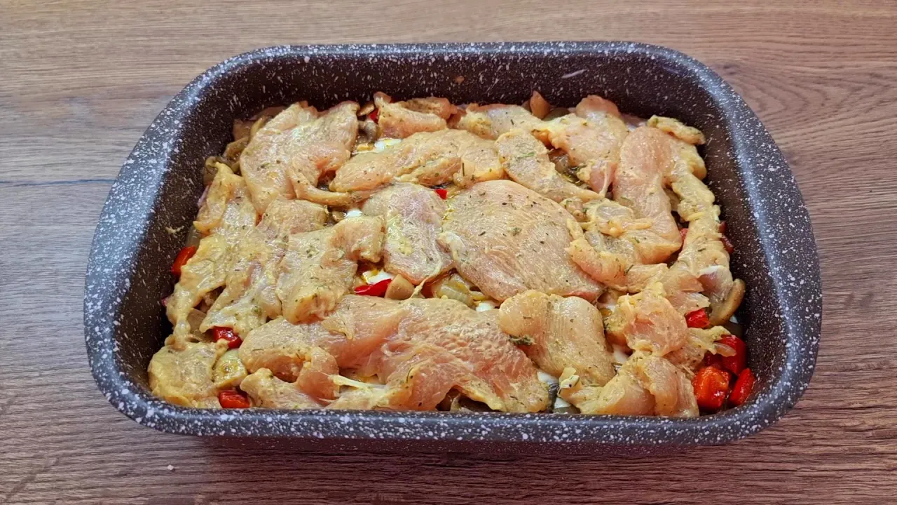 Ofen Hähnchenbrust Rezept mit Gemüse, das in Ihrem Mund schmilzt