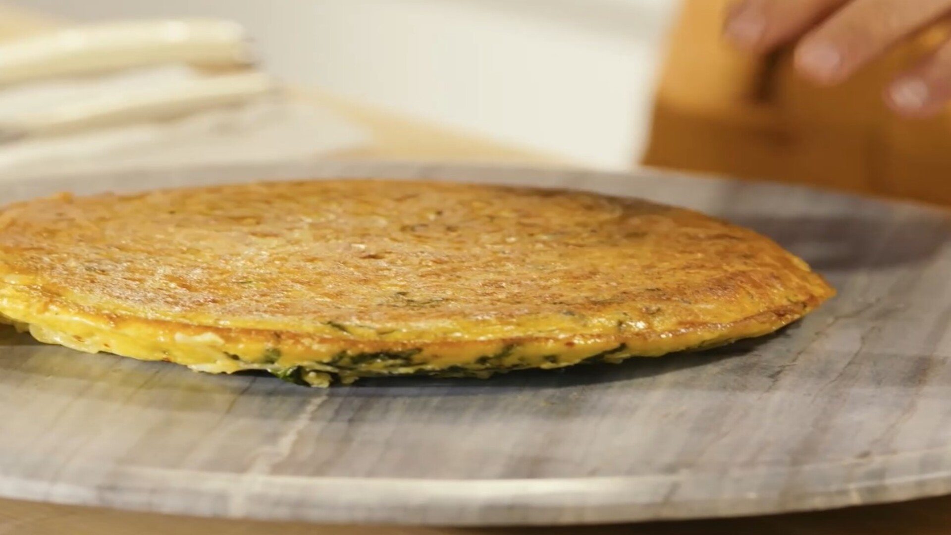 Süditalienische Frittata mit Knoblauch, Sardellen und Schärfe