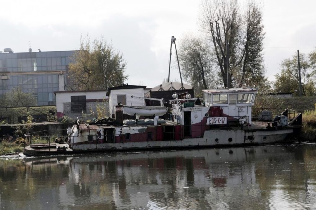 Kỳ án bộ đồ da người mắc trong chân vịt tàu