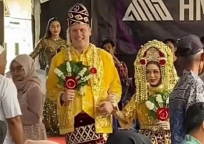 Viral! Pria Bule Belanda Nikahi Gadis Banjar, Sudah Sah Secara Hukum Agama