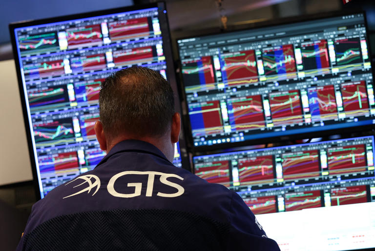 stock market july 4 hours