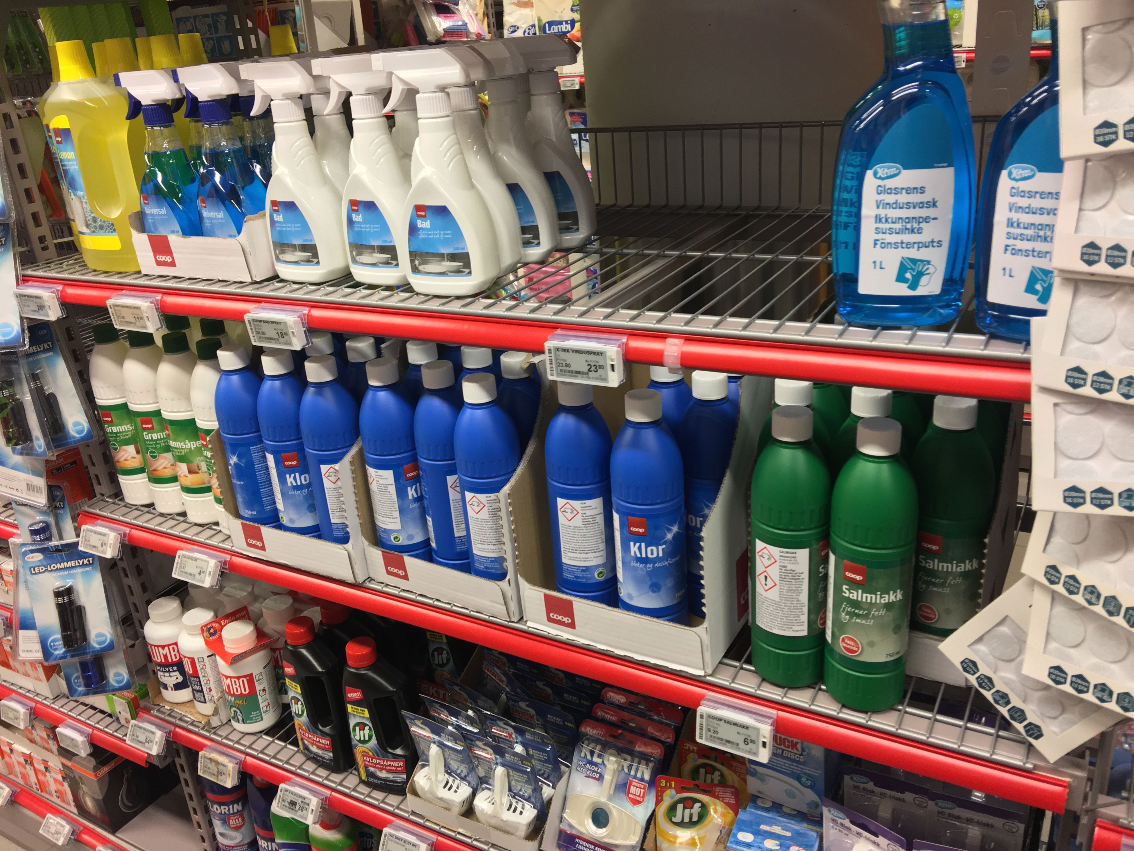 9 Cleaning Products You Should Never Mix (Even Though They Seem Safe)