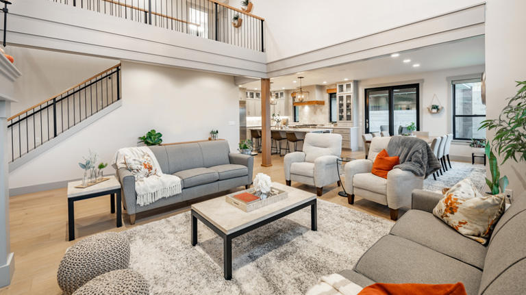 24 Vaulted Ceiling Designs For A Dramatic And Elegant Living Room