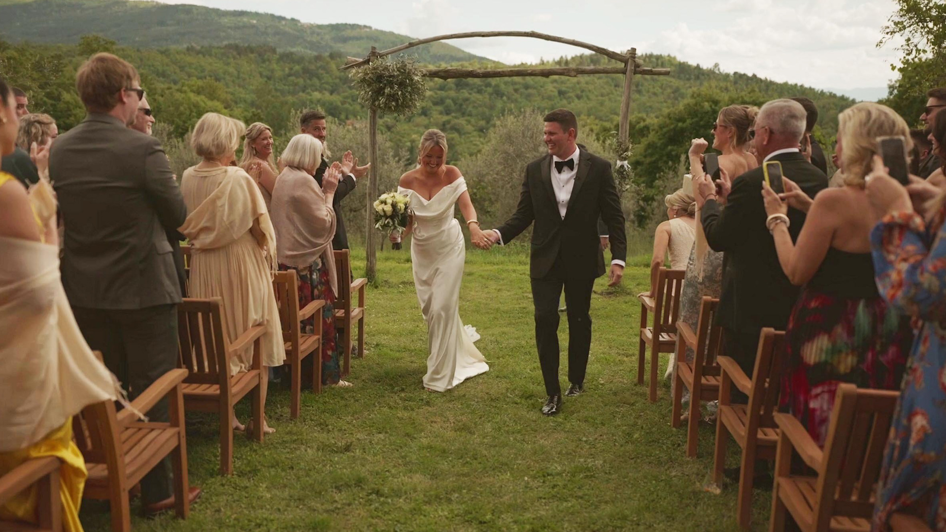 father-invites-daughter-s-stepdad-to-walk-her-down-the-aisle-with-him