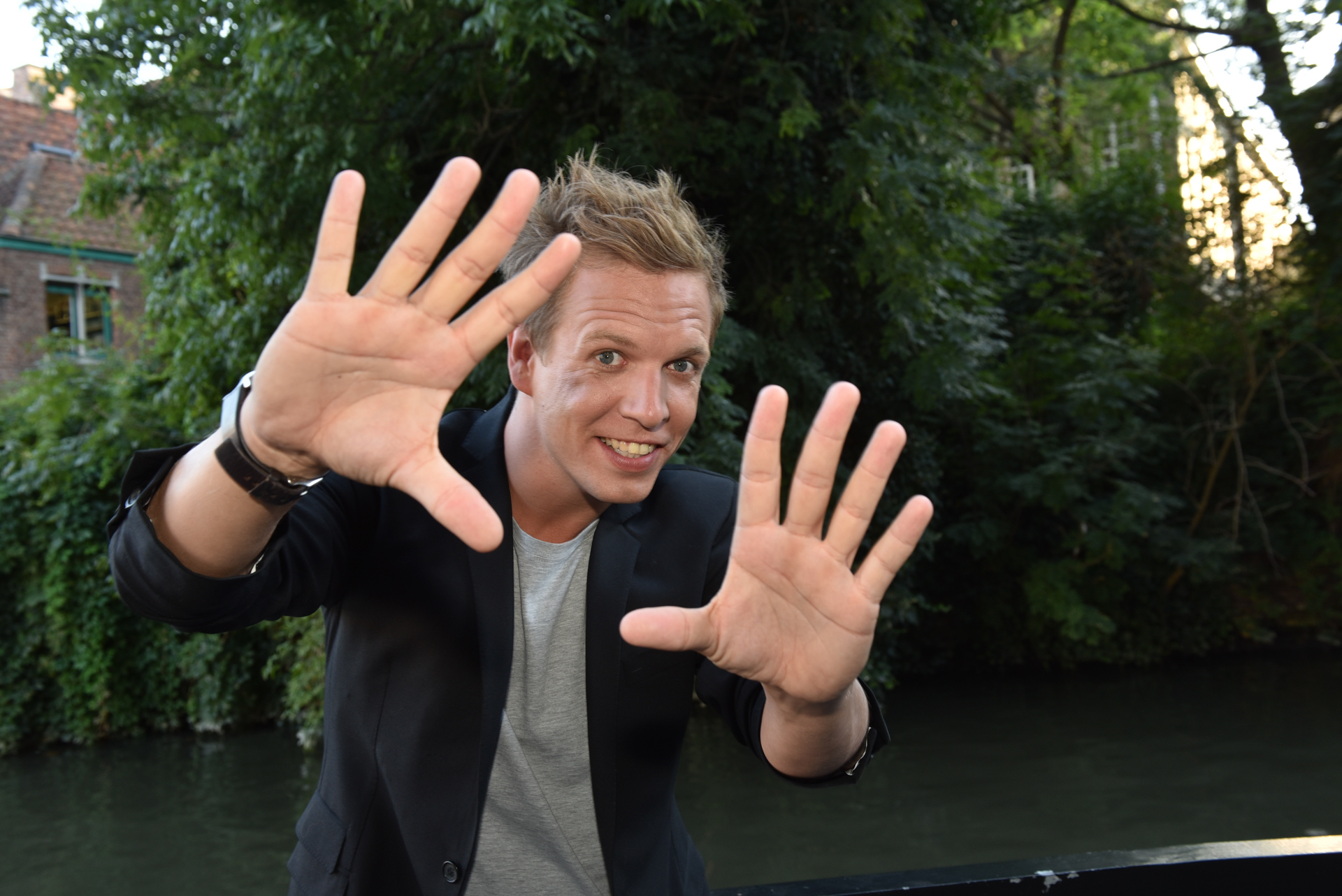Verrassing van formaat: Play4-gezicht James Cooke in jury van The ...