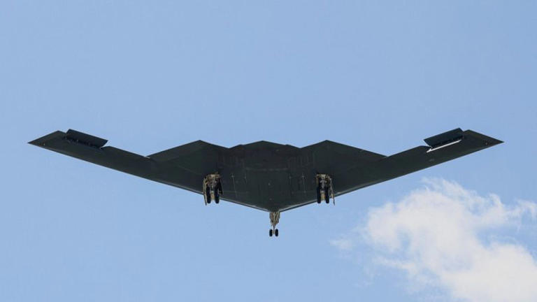 ФАЙЛ: Бомбардировщик B-2 прибывает на авиабазу Уайтмен, штат Миссури, в воскресенье, 22 июня 2025 года, после возвращения после массированного удара по иранским ядерным объектам Дэвид Смит / Copyright 2025 The AP. Все права защищены