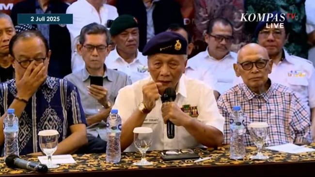 Mantan Kepala Staf TNI Angkatan Laut (KSAL), Laksamana TNI (Purn) Slamet Soebijanto, dalam konferensi persdi Jakarta, Rabu (2/7/2025).