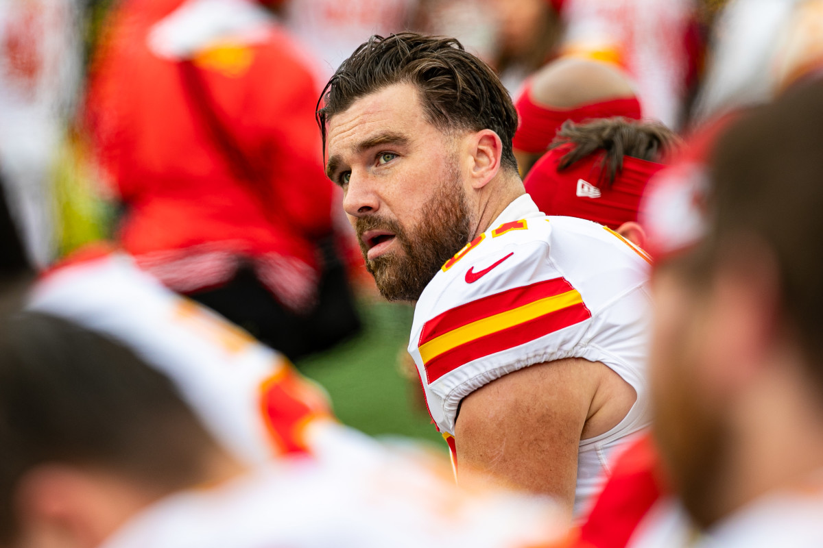 Travis Kelce Fans Defend Him From 'Disgusting' Comments After Vulnerable  Admission