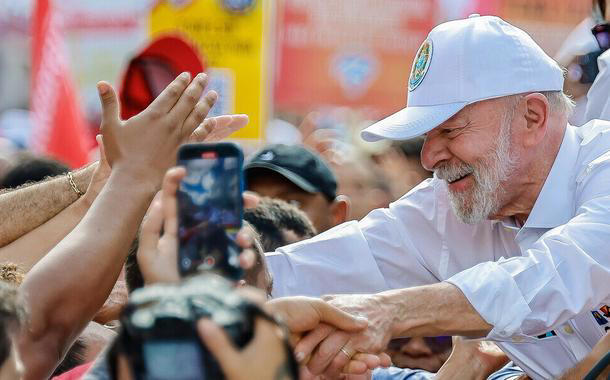Lula comemora queda recorde do desemprego: 