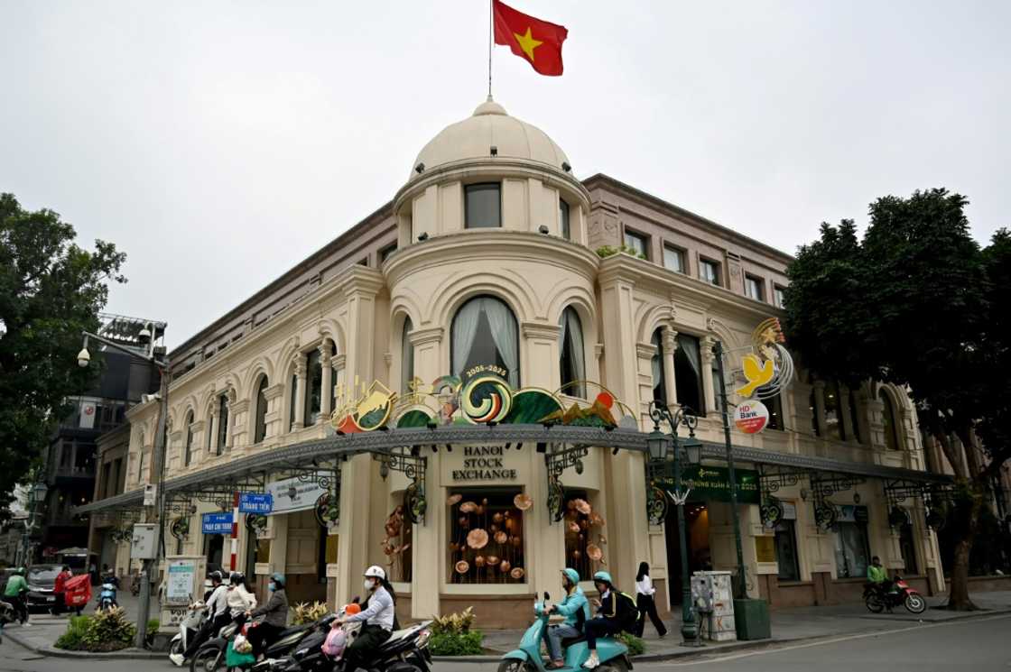 Saham Asia bervariasi karena para pedagang acuh terhadap kesepakatan perdagangan AS-Vietnam