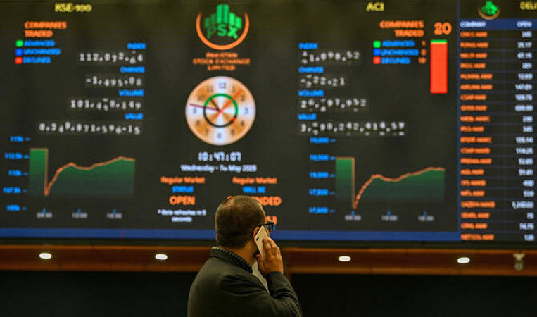 PSX melonjak ke rekor tertinggi, menembus angka 130.000
