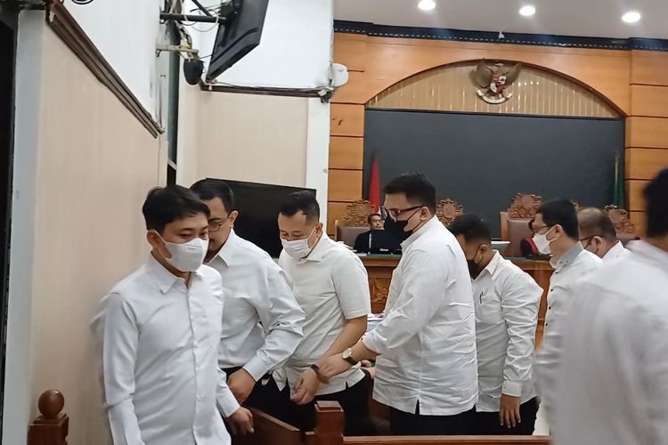 Para terdakwa klaster eks pegawai Kementerian Kominfo di Pengadilan Negeri Jakarta Selatan, Rabu (2/7/2025).