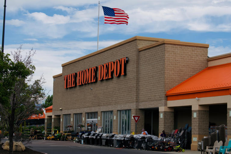 home depot hours fourth of july 2025