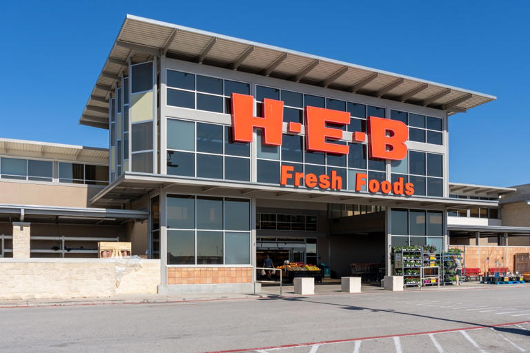 july 4th heb hours