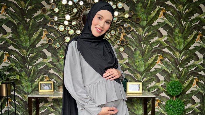 Perjuangan Kartika Putri: 8 Kali ke Raudhah, Nangis Minta Momongan untuk Anak Ketiga