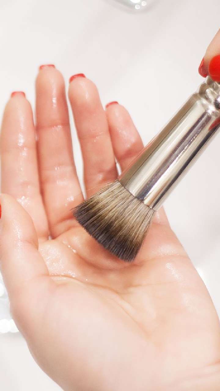 How To Clean Your Makeup Brushes And Sponges?