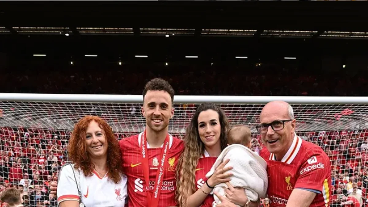 La familia que hoy despide a Diogo Jota: sus padres, su esposa, sus hijos y  sus perros