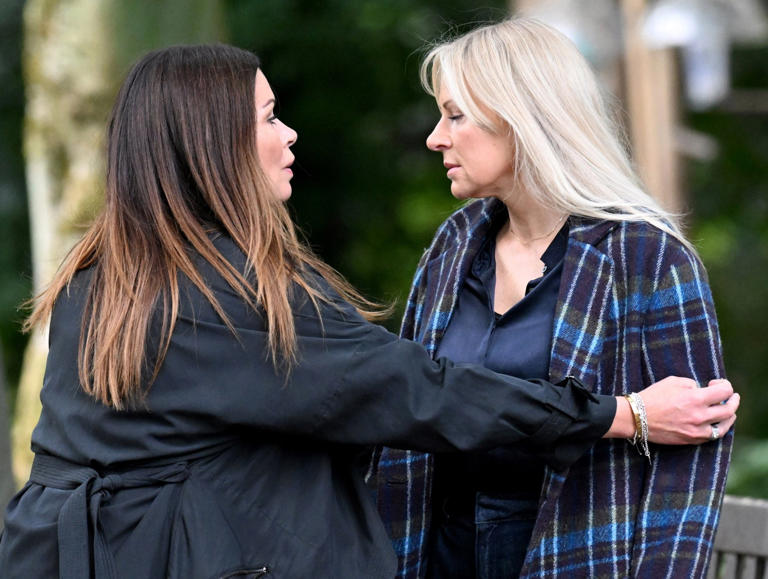 Have Carla and Lisa had a row? (Picture: MCPIX)