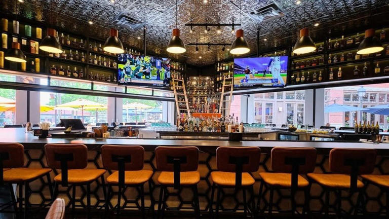 restaurants with july 4th specials