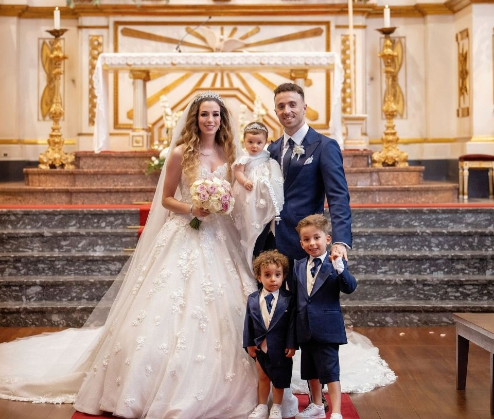 Diogo Jota (phải) và Rute Cardoso kết hôn vào ngày 22/6/2025. Ảnh: Instagram/diogoj_18