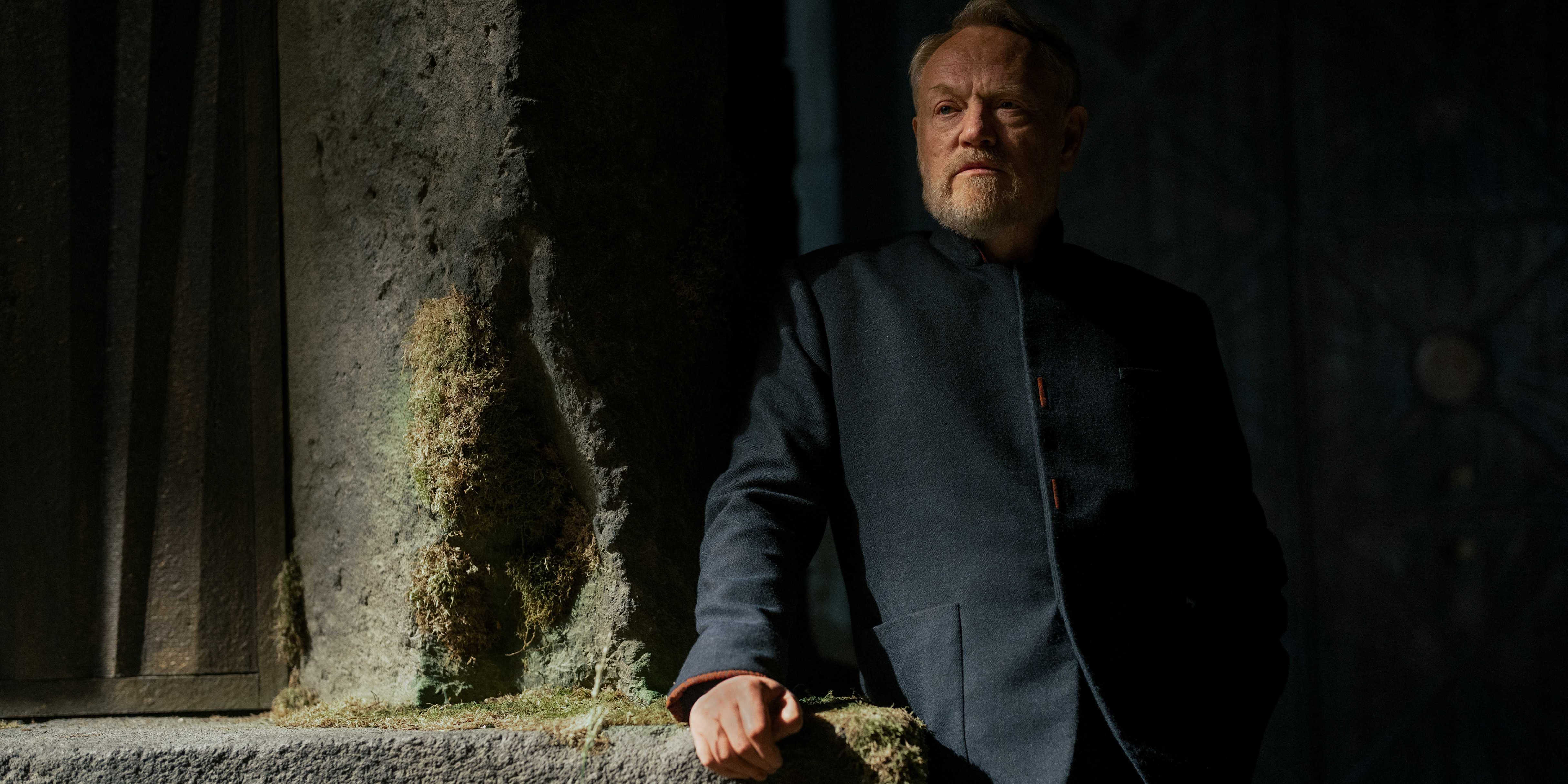 Hari Seldon standing next to a stone pillar Foundation Season 3