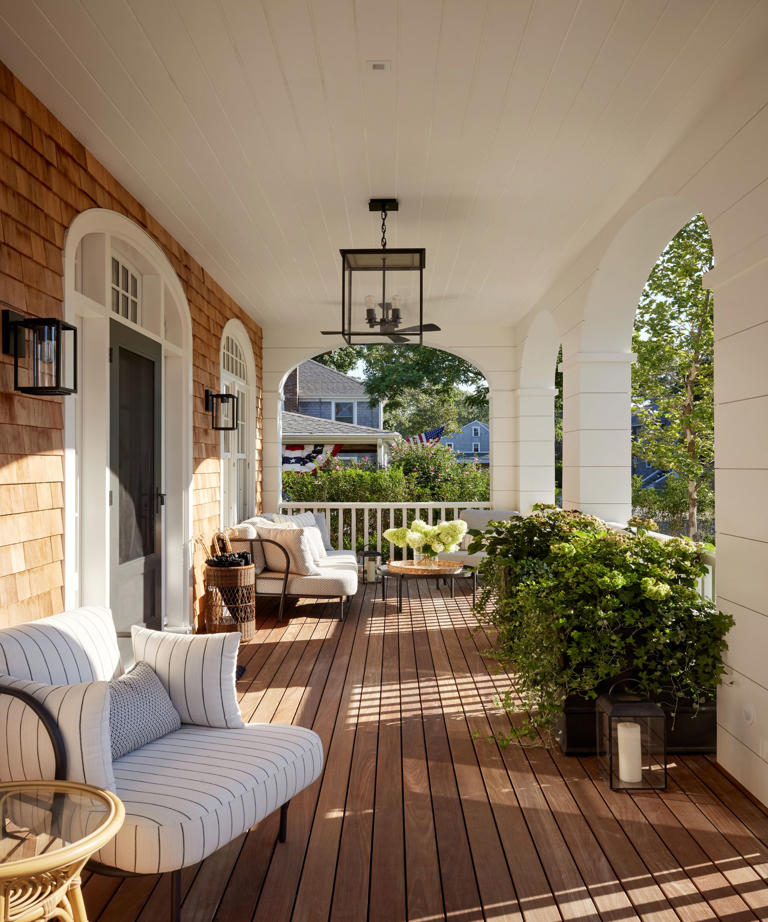 Refresh your front entrance with these 20 spring porch decorations