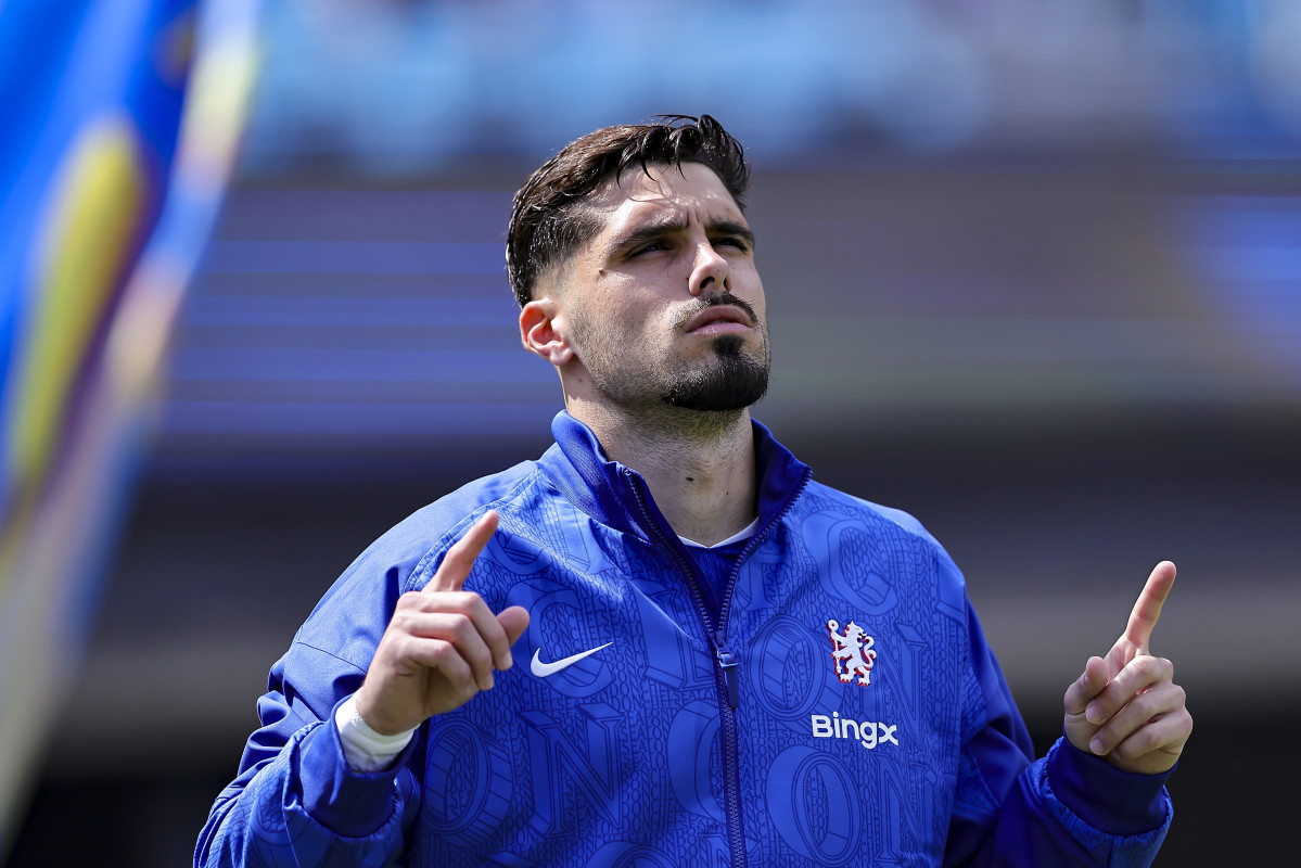 Why is Pedro Neto not playing tonight for Chelsea vs. Newcastle United?