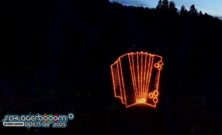 Eine Steirische Harmonika leuchtet in den Bergen. Foto: Screenshot ARD