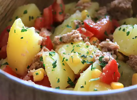 Kartoffel-thunfisch-tomatensalat