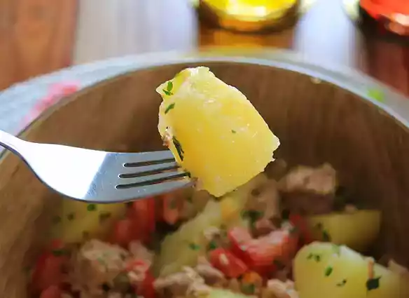Kartoffel-thunfisch-tomatensalat