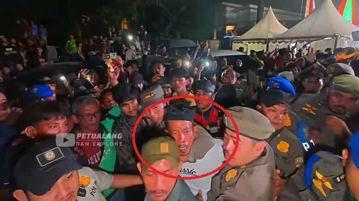 Figur Terkenal Dedi Mulyadi: Dari Penyiram ke Pernyataan Anaknya "Terjepit"