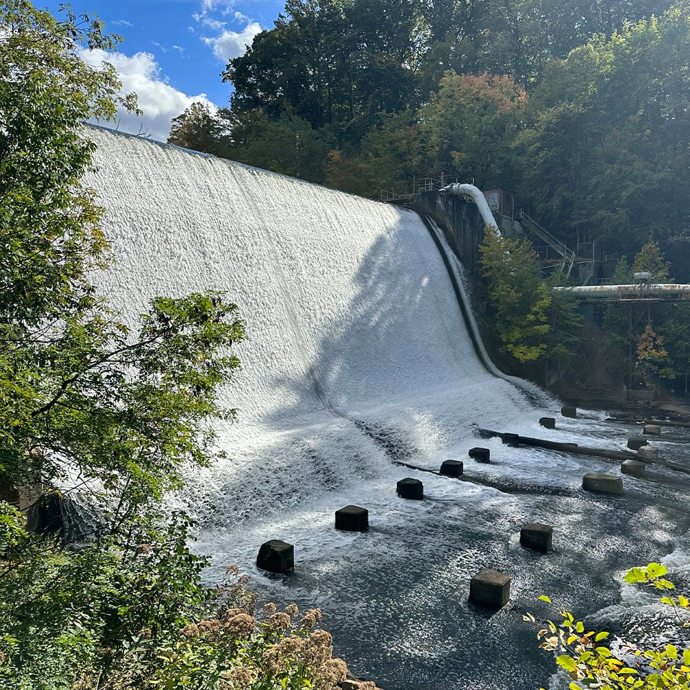 5yearold dies after inflatable inner tube capsizes in Cuyahoga River