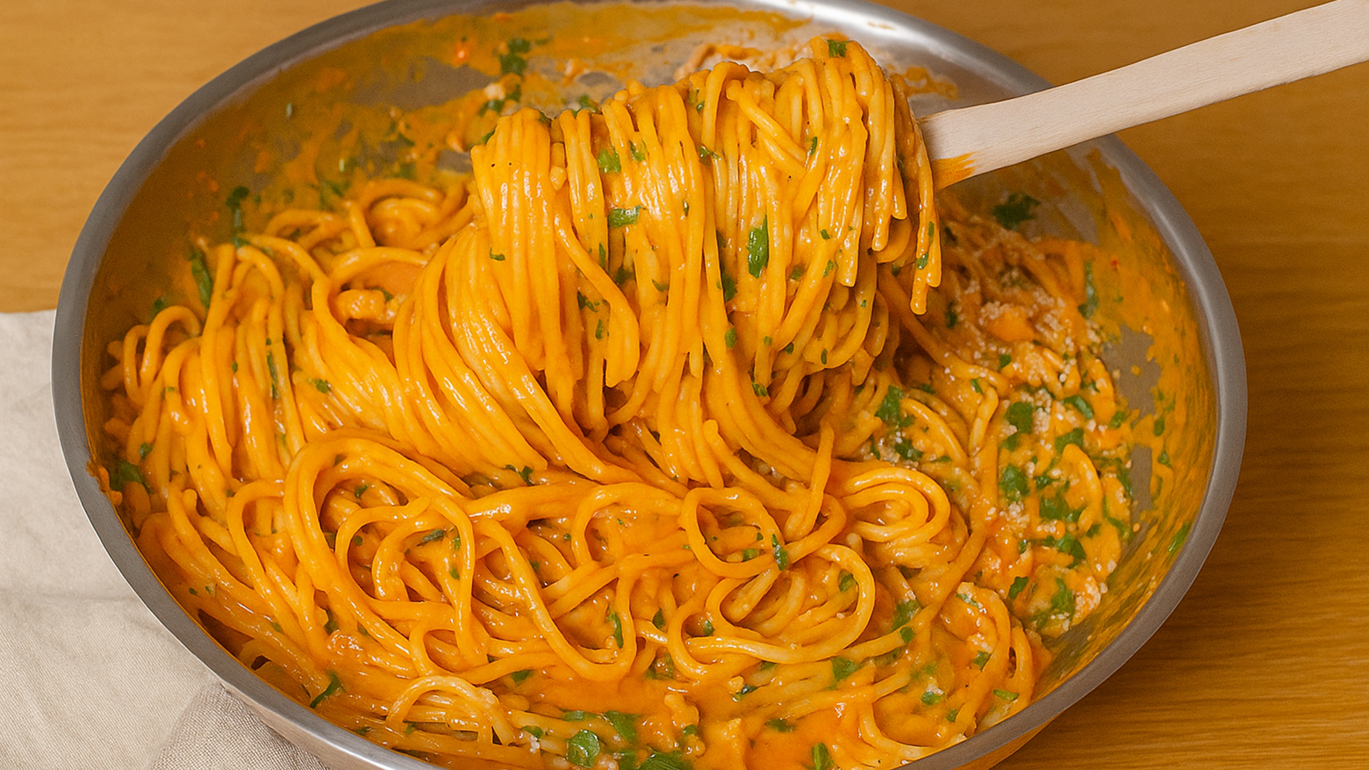 Wie Man Vegane Cremige Pasta mit Gerösteter Roter Paprika Macht ...