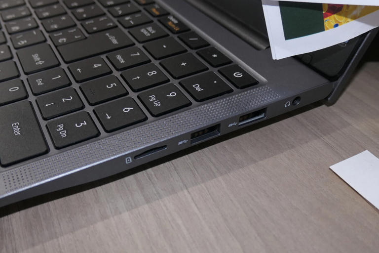 ドンキ「MUGAストイックPC」に15.6型の新モデル、キーボード配列が改善