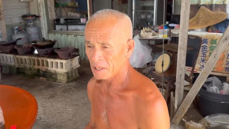 澎湖海鮮餐廳老闆出面回應，表示尹到怡一行快收攤才來，讓自己感到不尊重。（圖／翻攝畫面）