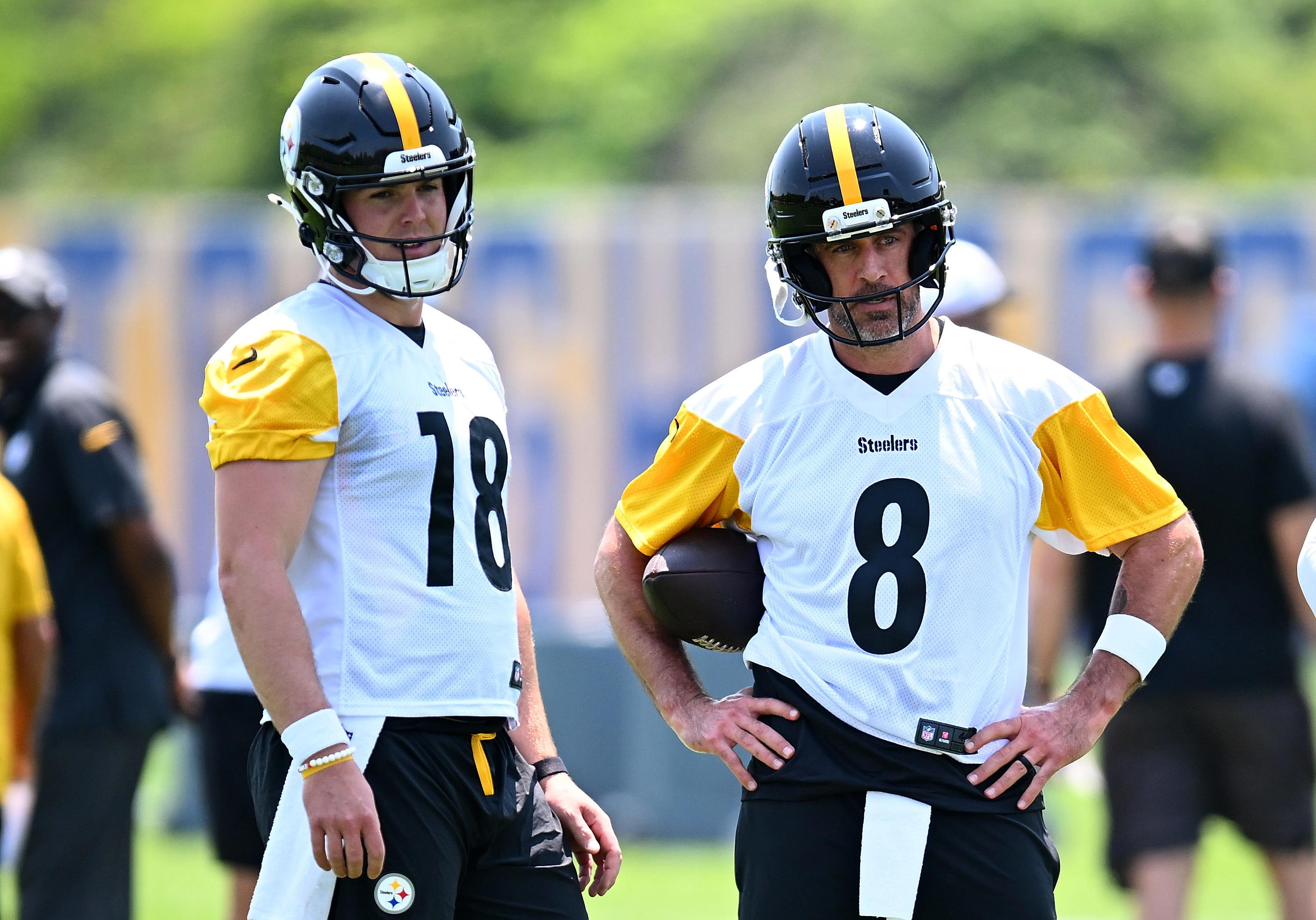 Steelers #39 Aaron Rodgers opens up about Will Howard #39 s injury at training Steelers #39 Aaron Rodgers opens up about Will Howard #39 s injury at training
