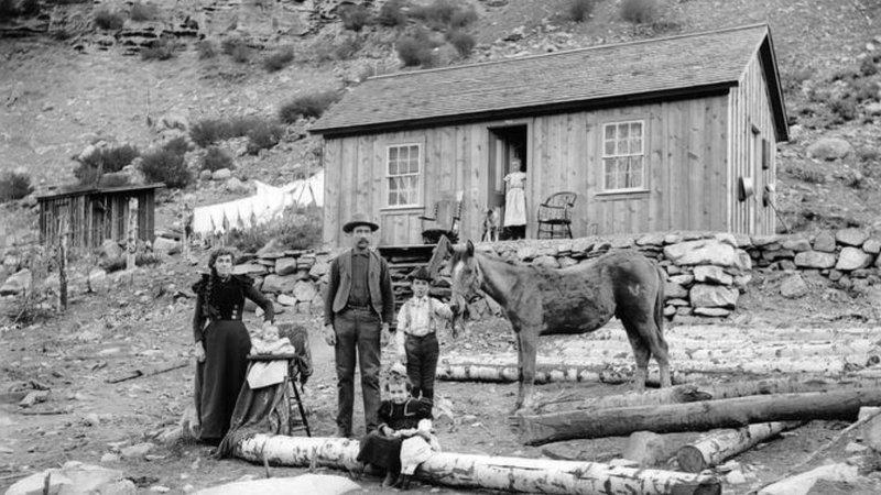 Explore The Old Wild West With 25 Vintage Photos
